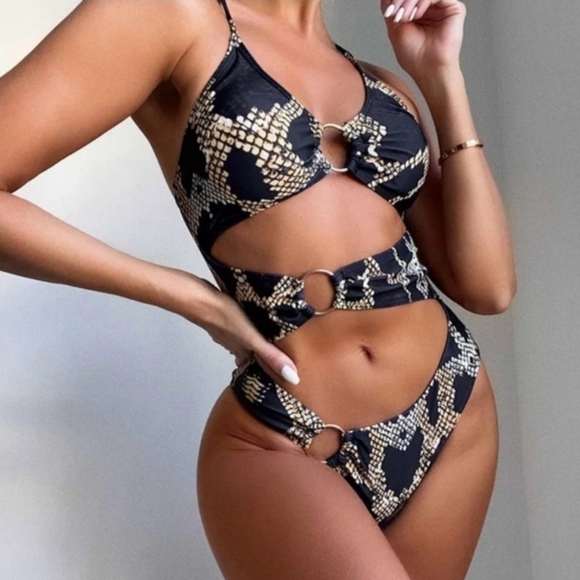 Snake Print Cut Out Ring Details Onepiece Swimsuit - Picture 1 of 7